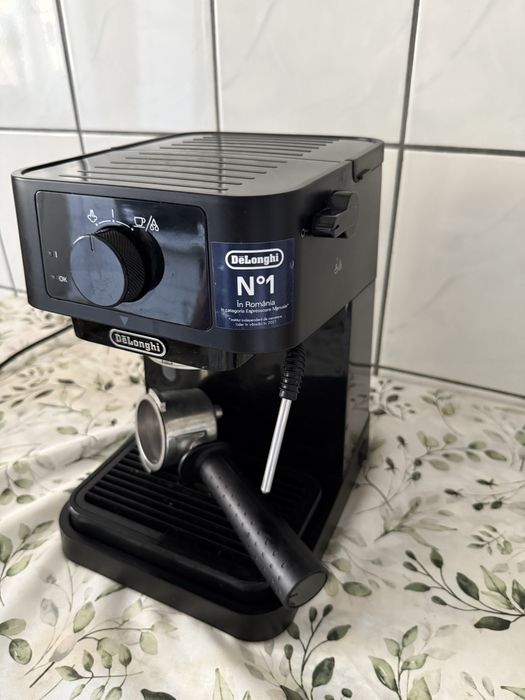 Vând aparat de cafea Delonghi
