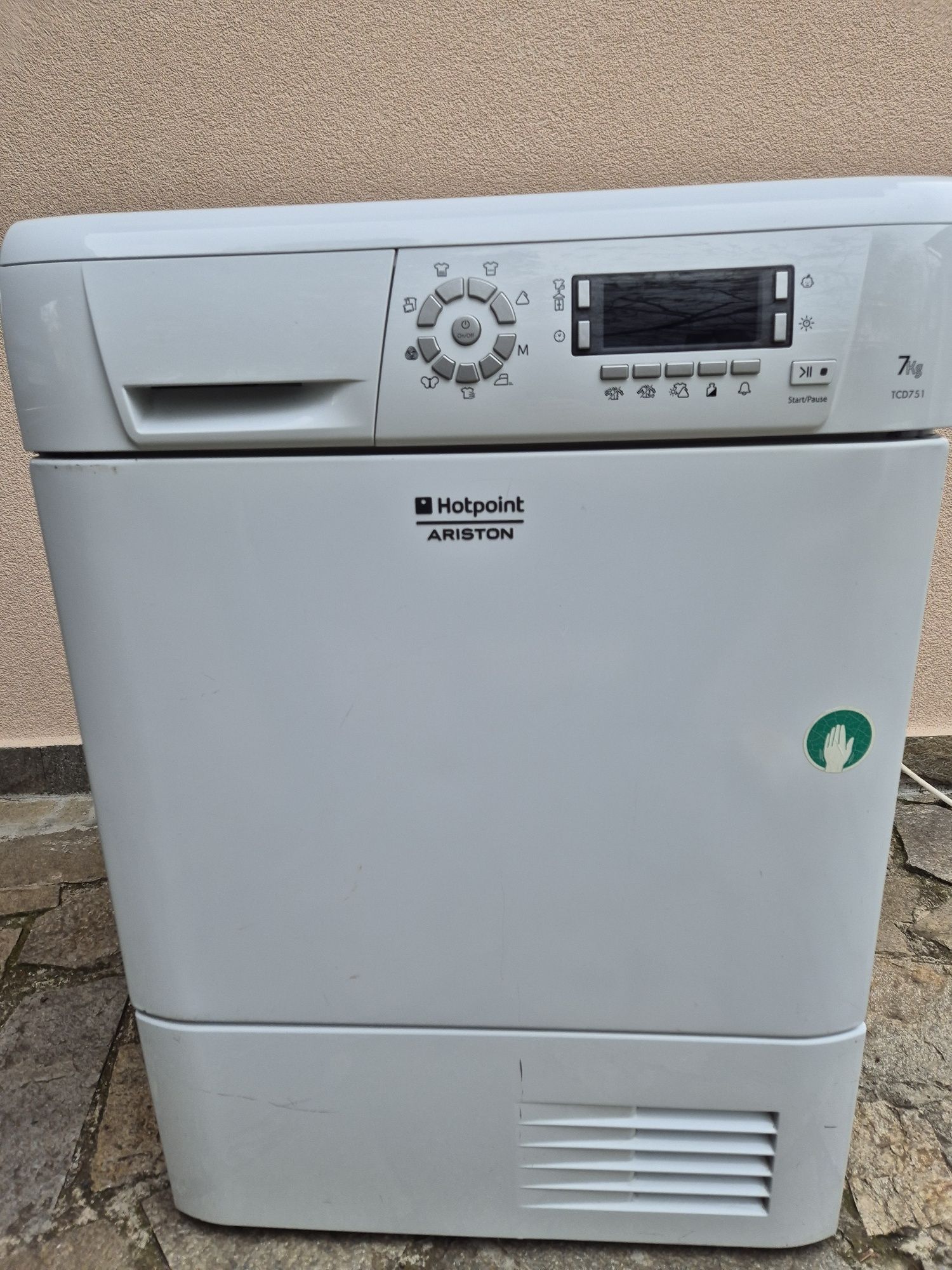 Сушилня Ariston Hotpoint TCD 751