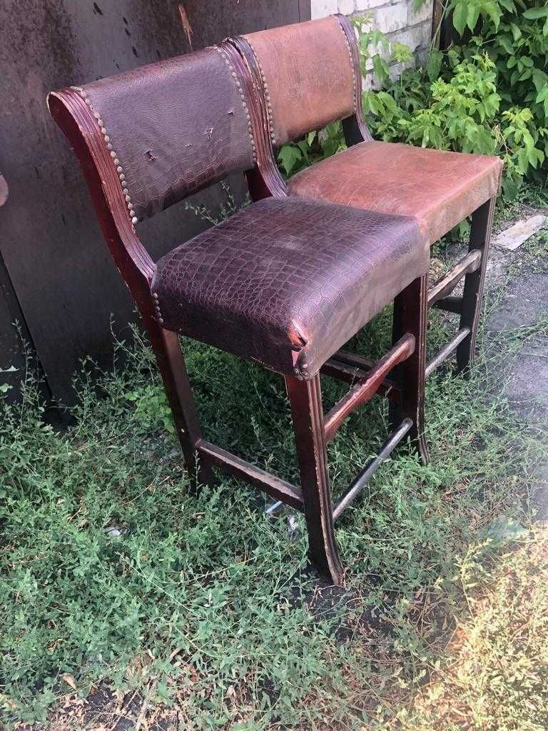 Продам кресло в количестве 4 штук, стулья по 3 тыс, урна металл 3 тыс.