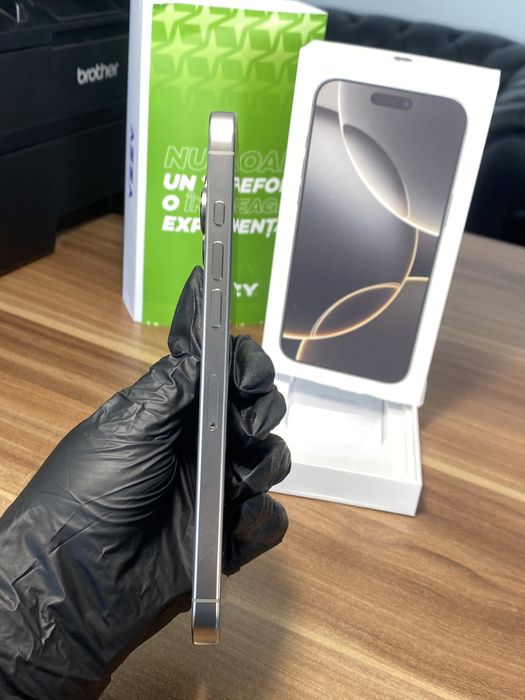 iPhone 16 Pro Max • 256 GB • Natural Titanium