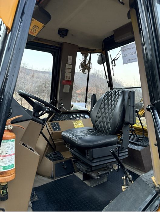 Buldoexcavator Caterpillar 428B 4x4 cu blocanti si 3 cupe