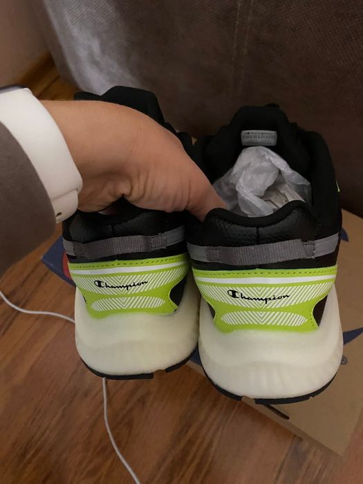 Нови маратонки  уникални са на живо