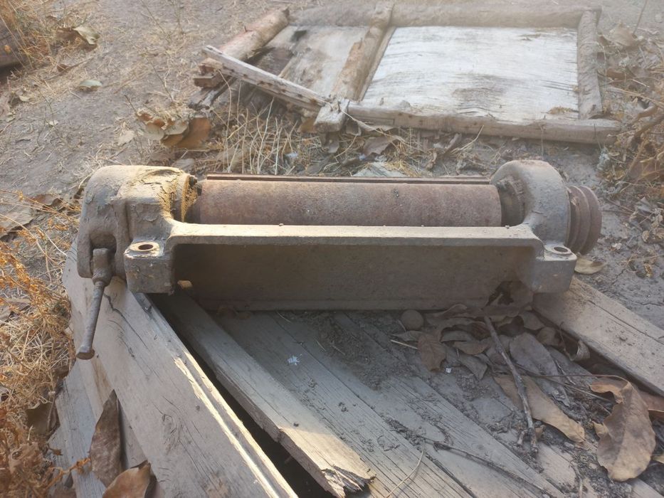 Вал от фрезера 400 мм. Стальной на чугунной основе.