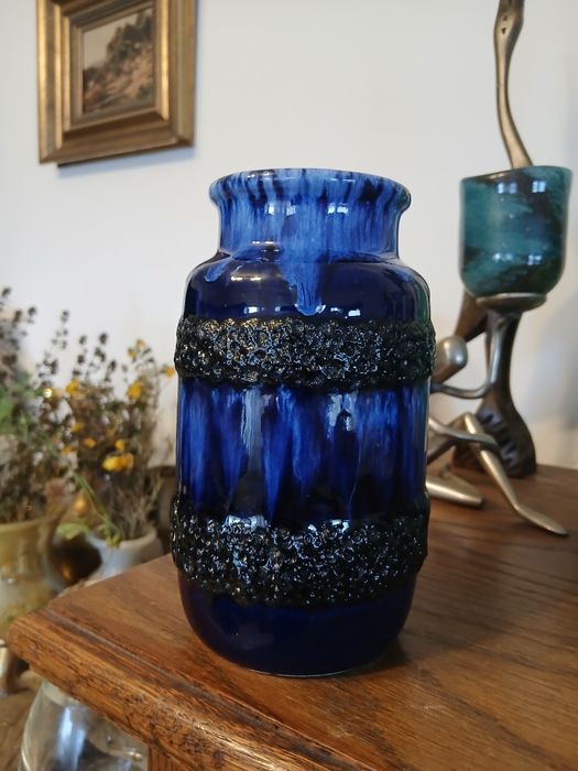 Vaza din porțelan,tehnica Fat lava