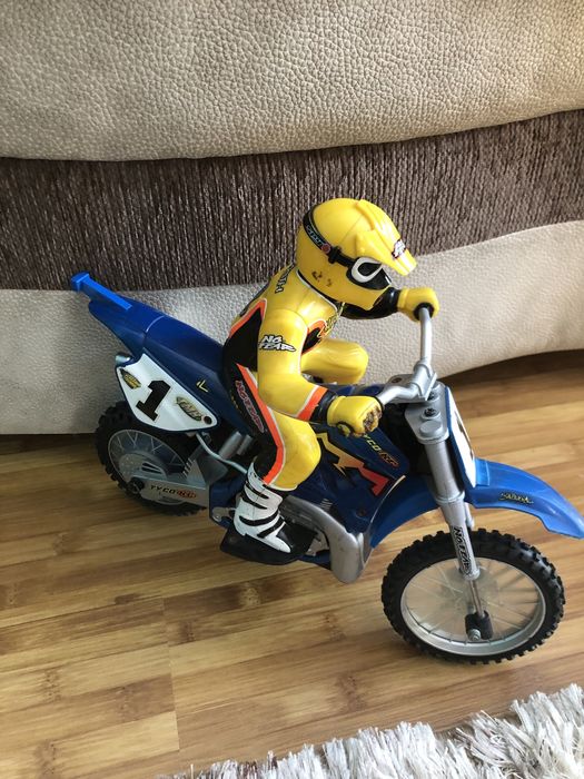 Vând motocicletă de jucarie
