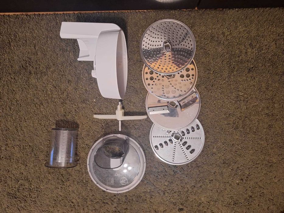 Set accesorii compatibil cu robotii de bucatarie MUM5 Bosch