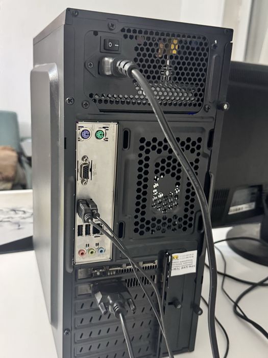 Компьютер Radeon RX 580 Series Intel(R) Core(TM) i5-7400 CPU