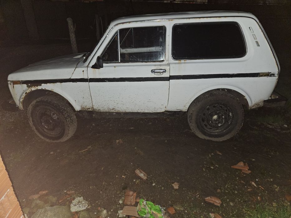 Продавам Лада Нива 1.6
