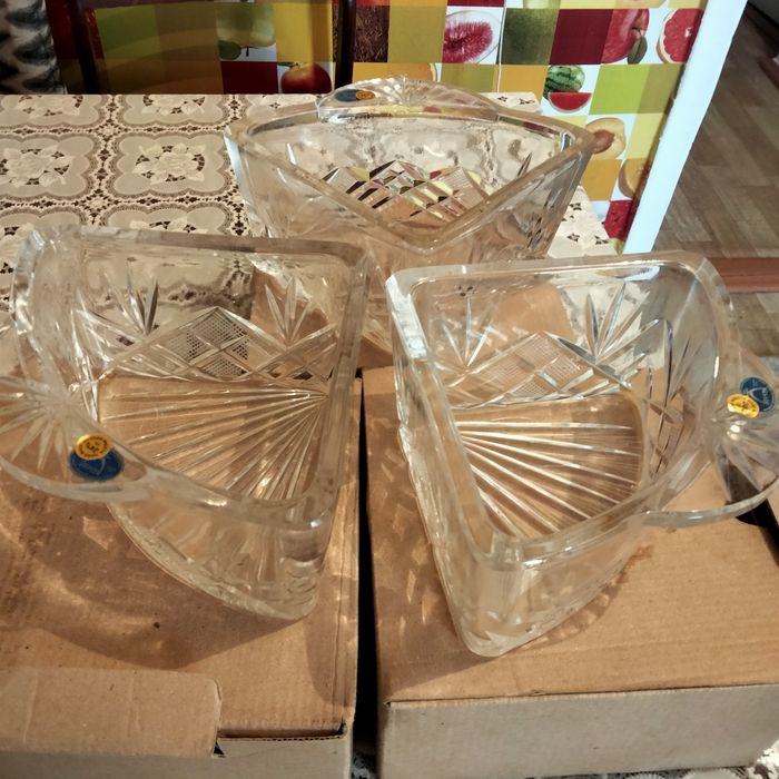 Посуда для кухни, салатницы хрустальные новые  удобные