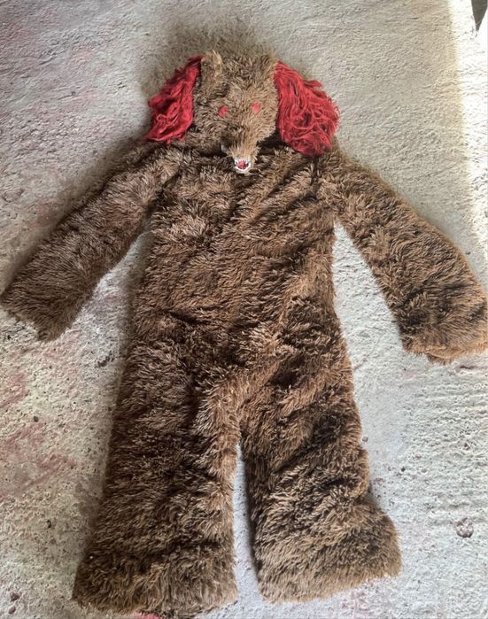 Vând costume de urs , pentru anul nou !