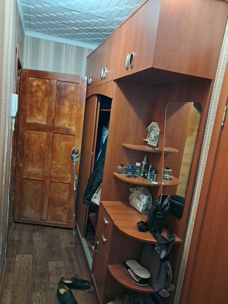 Продаю прихожую шкаф СРОЧНО!!!