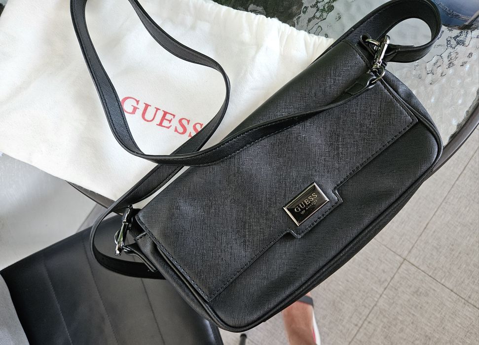 Дамска чанта Guess