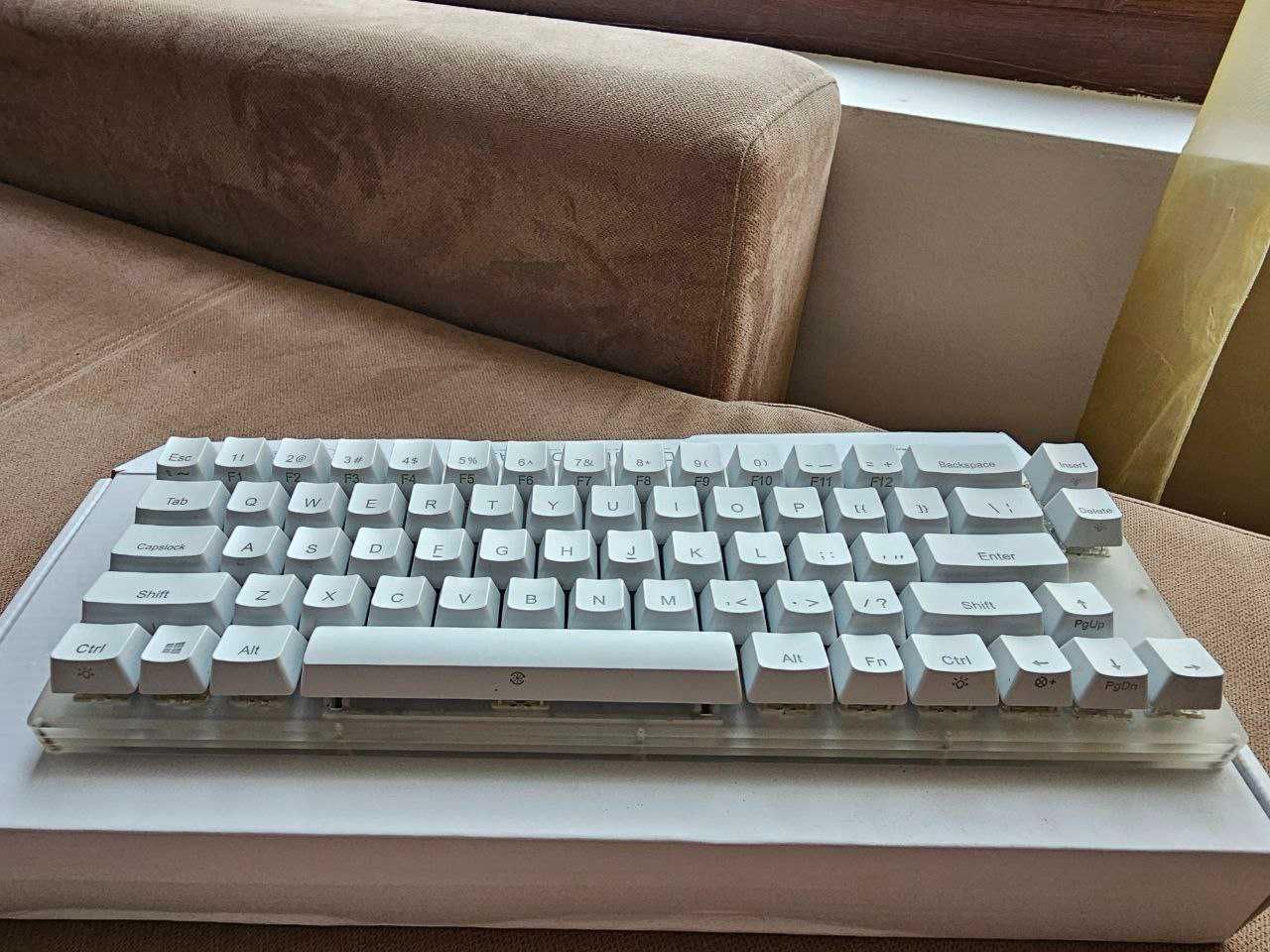 Механична RGB клавиатура за компютър 65% Womier Gateron Brown gaming