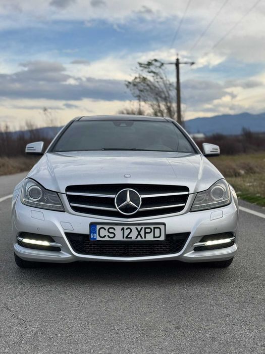 Mercedes C220 CDI W204 Coupe 99 k km Distronic Panoramic LED
