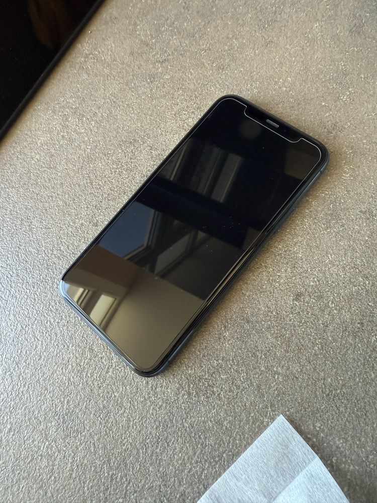 Продавам iPhone 11 Pro 256GB + AirPods 2 (в комплект)