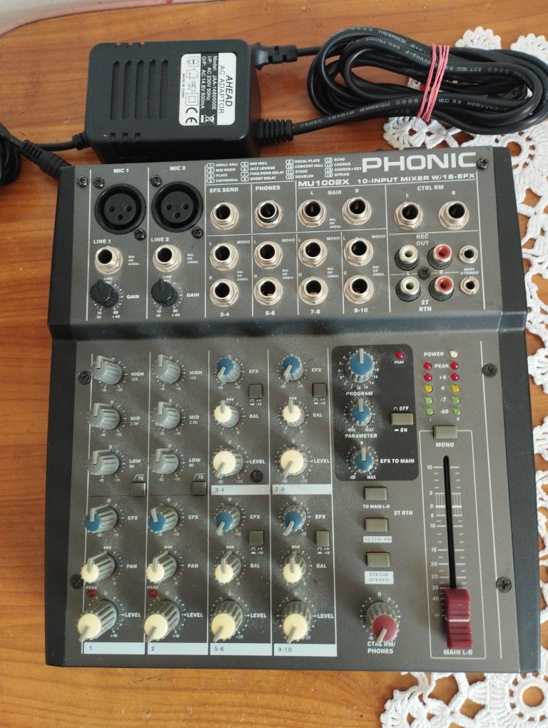 Mixer cu procesor de efecte