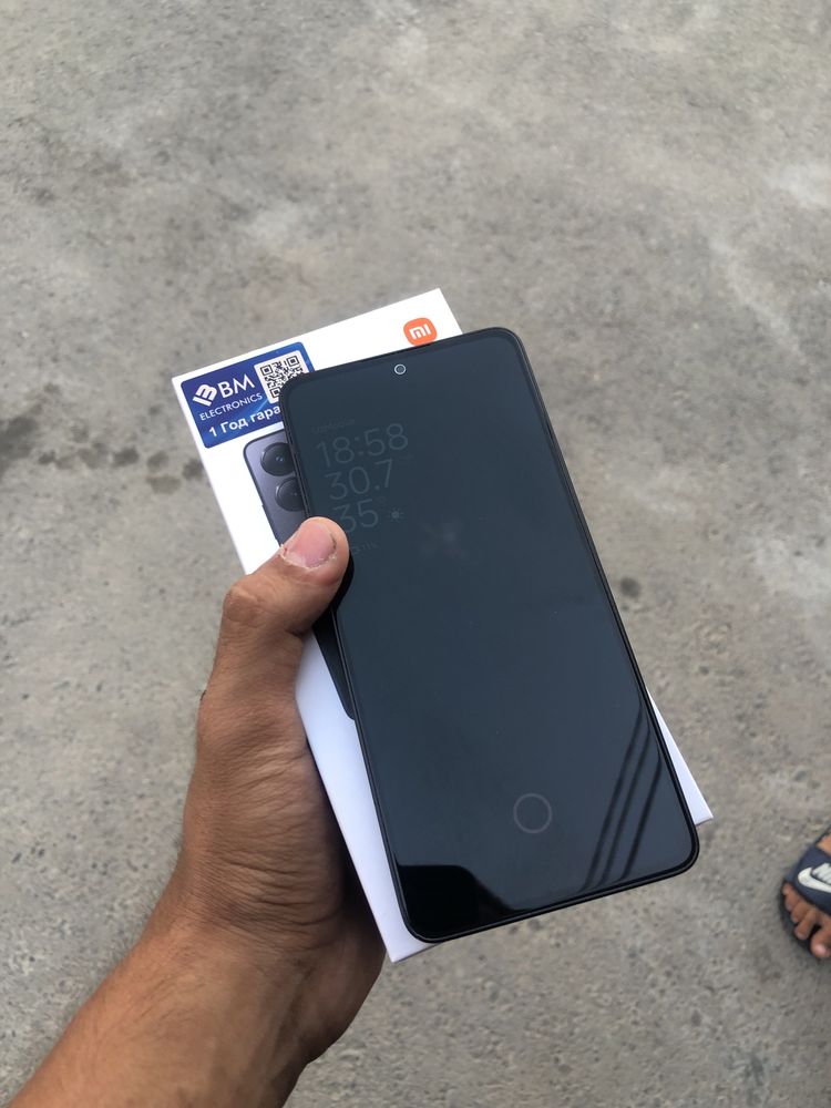 Срочно продается редми Ноте 13 8/256 black edition