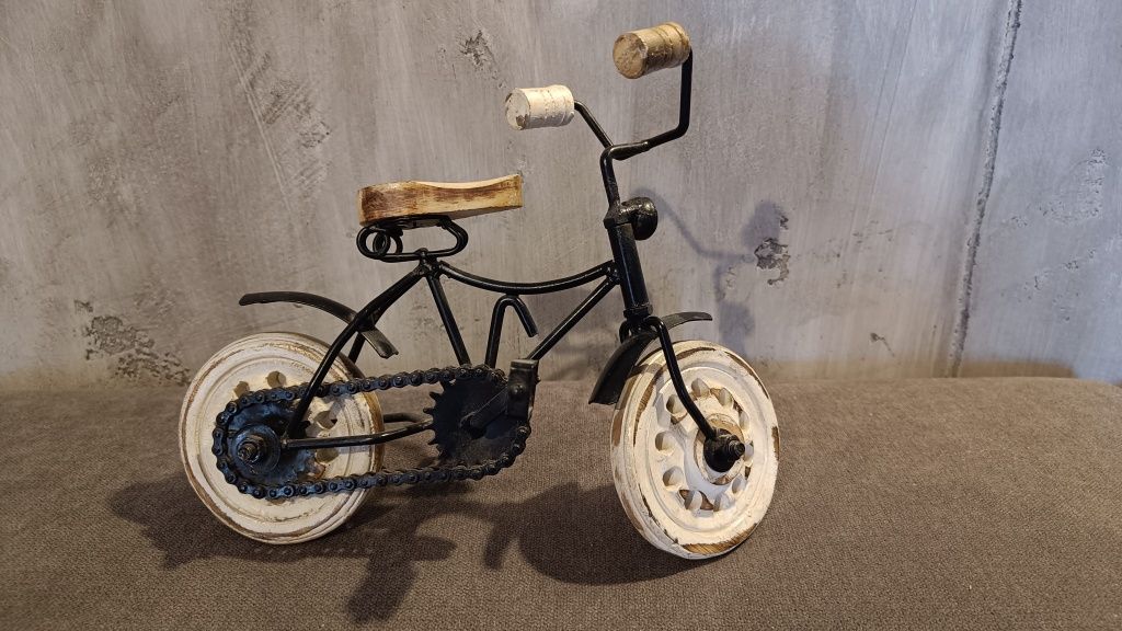 Bicicleta decorativa din metal si lemn