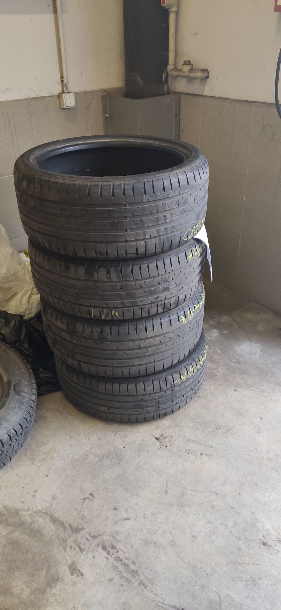 Гуми 225/40/19 Runflat Goodyear Eagle F1