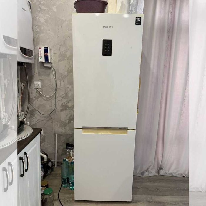 Продам холодильник  отлично работает  и охлаждает есть доставка