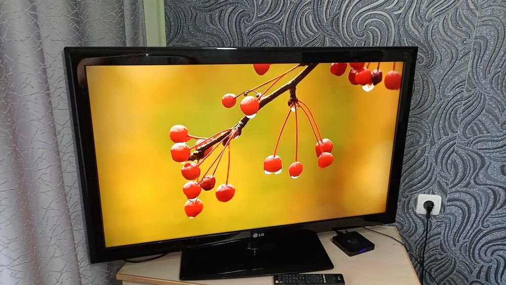 Продам телевизор LG.