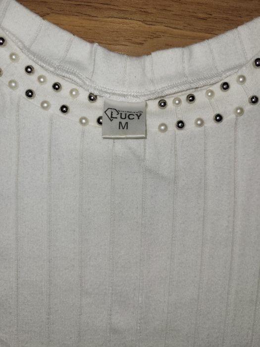 Бели блузки Lucy