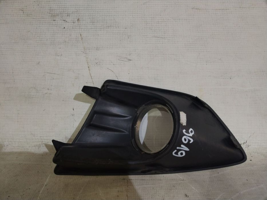 Grila proiector dreapta, Ford C-Max, 2010, 2011, 2012, 2013, 2014, cod origine OE AM51-R19952-B.