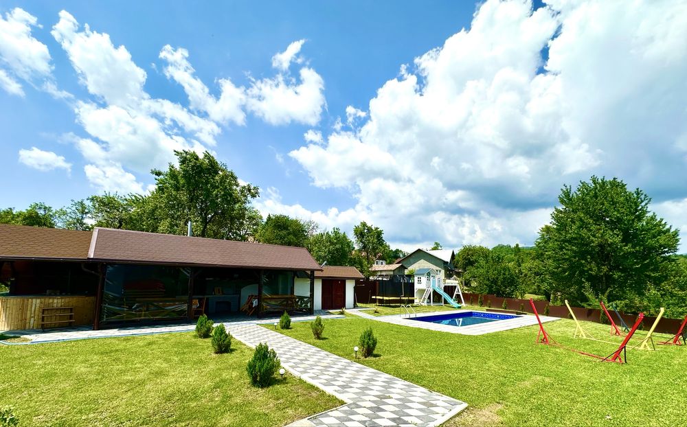 Piscină, ciubăr, foișor, grătar, munte  cazare relaxare totală 10 pers