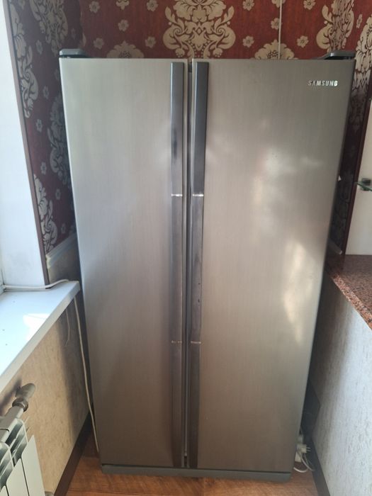Продам 2х камерный холодильник Samsung