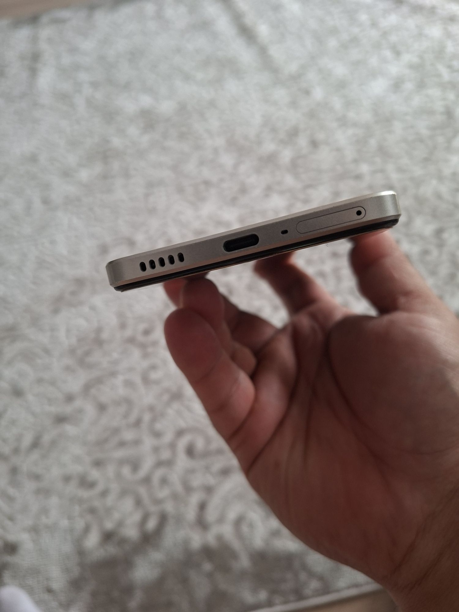 Vând OPPO Reno 8.   5g