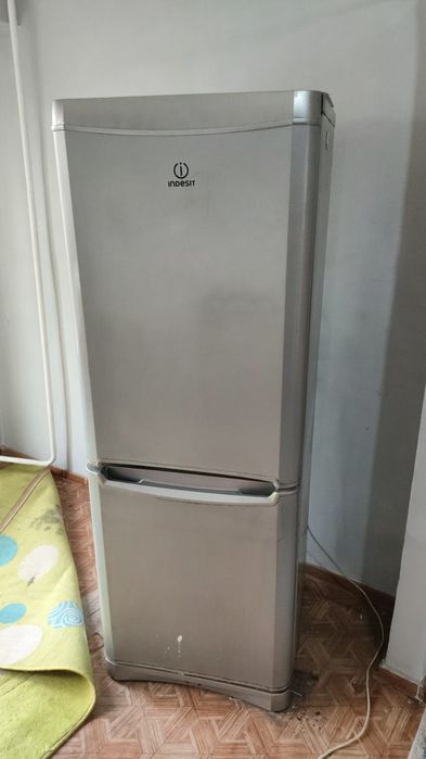 Продам холодильник,рабочий,на запчасти