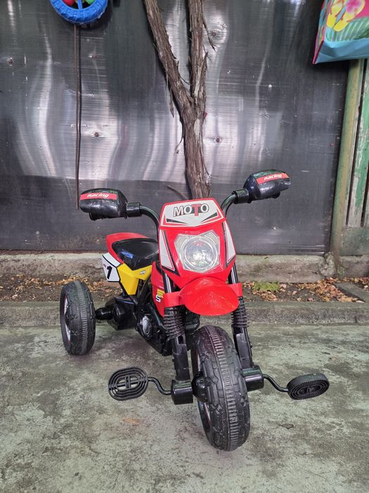 Tricicleta cu pedale, sunete si lumini