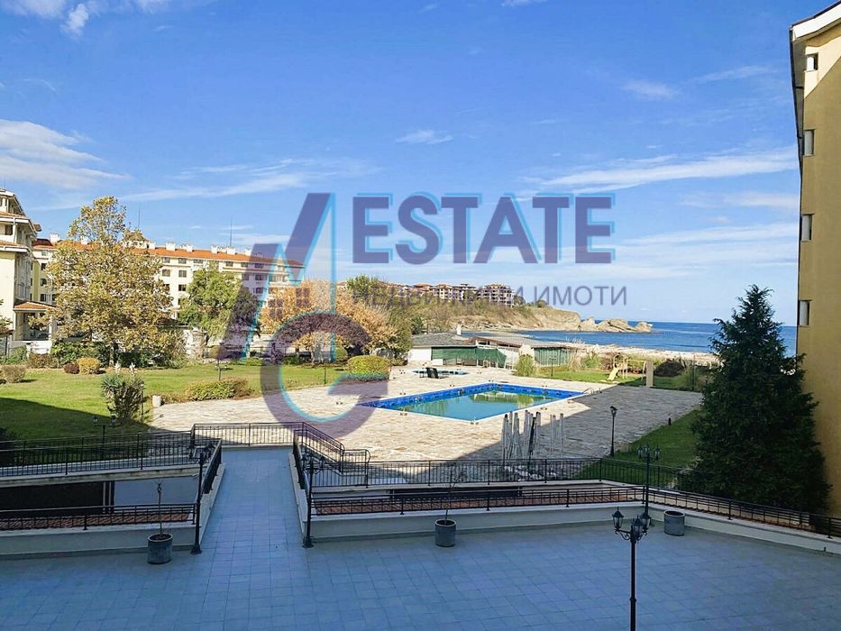 Двустаен апартамент на първа линия море в Царево