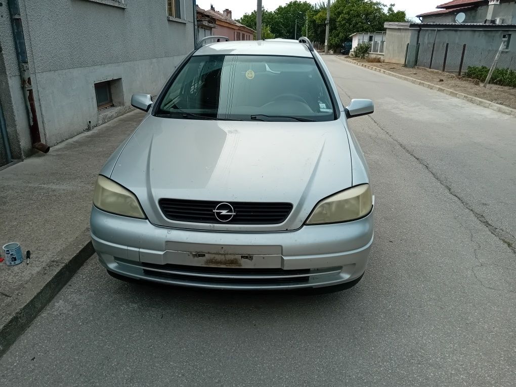 Продавам опел астра на части