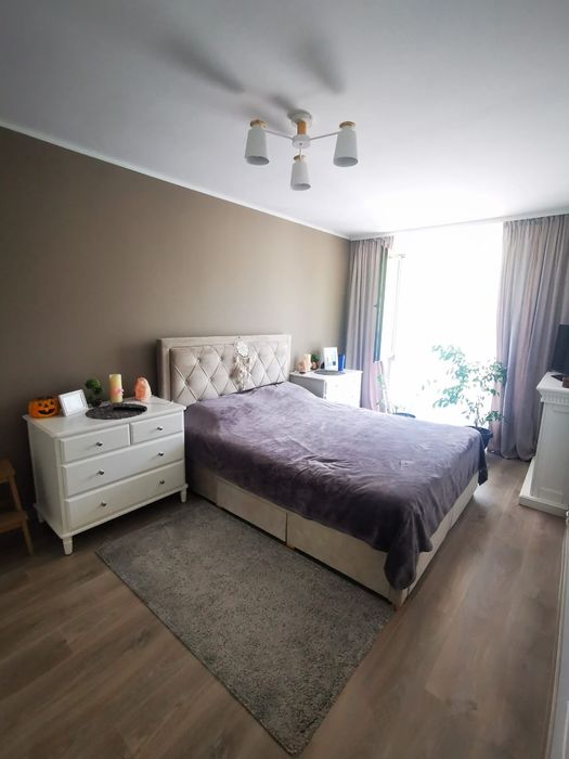 Casa Parter+Etaj+2 locuri de parcare+toate utilitatile situata central