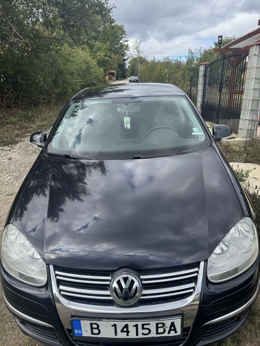 Продавам Volkswagen jetta