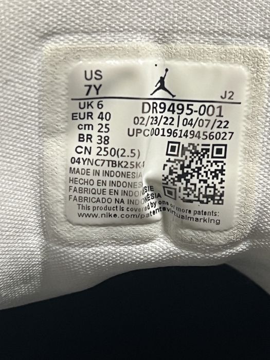 Vând Air Jordan 1 Mid Hologram M40