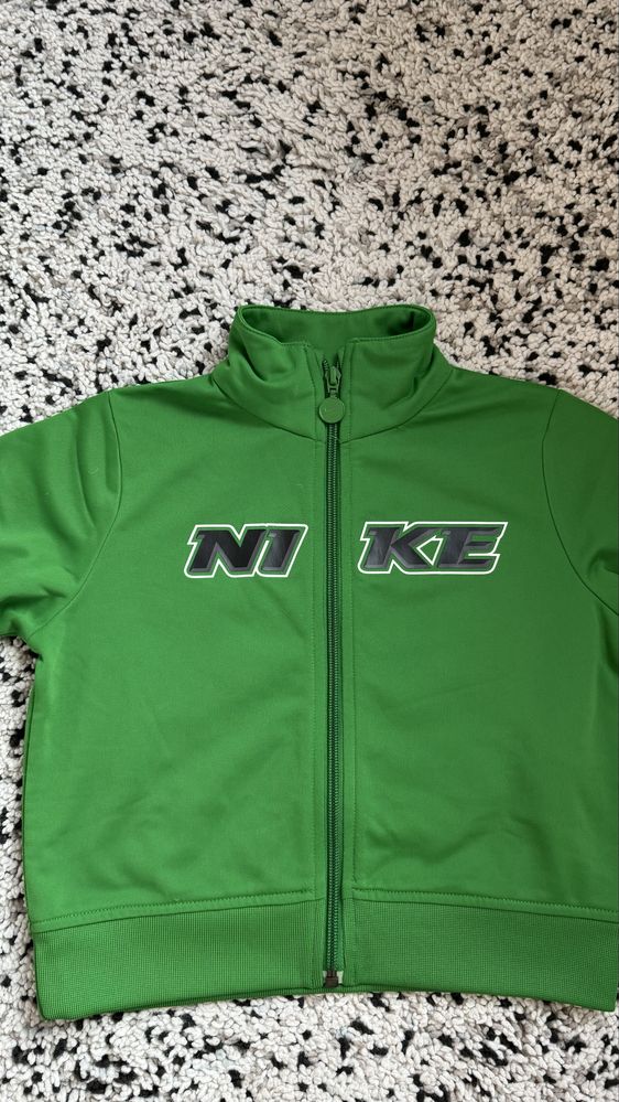 Ново детско NIKE размер 5-6 годишни