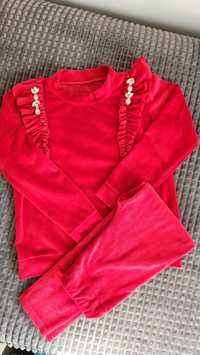 Costum fete din catifea roșie