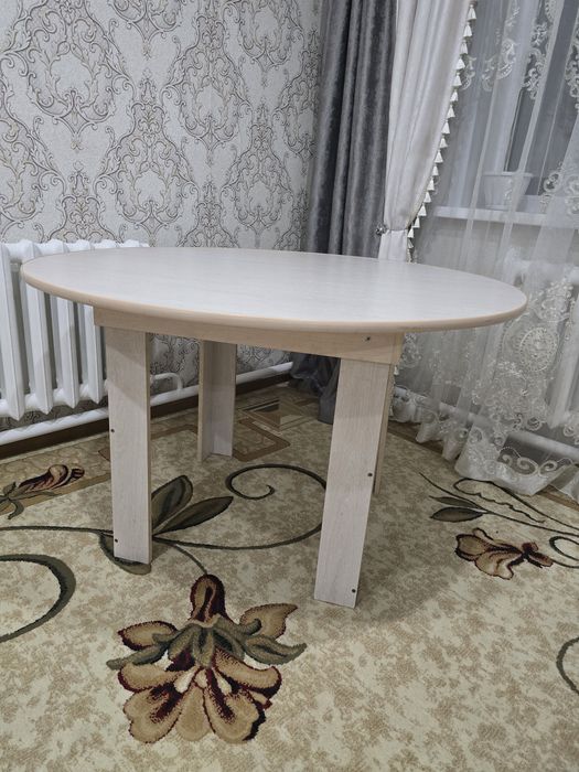 Стол высокий круглый с табуретками