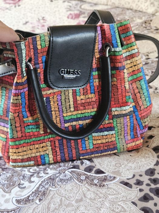 Geanta de damă marca Guess