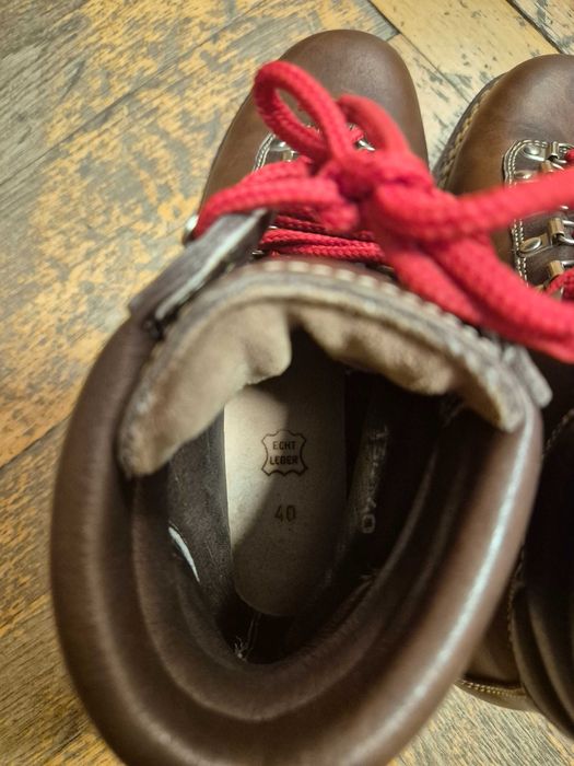 Vand bocanci maro din piele naturala, marimea 40, impermeabili, noi