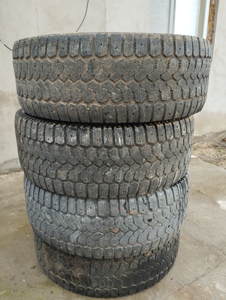 Продам шины 275/65R17