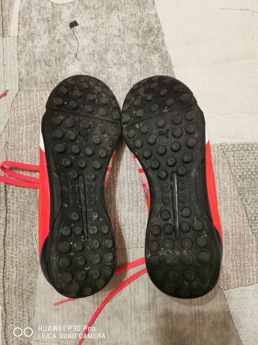 Детски футболни маратонки Пума, номер 37, запазени!