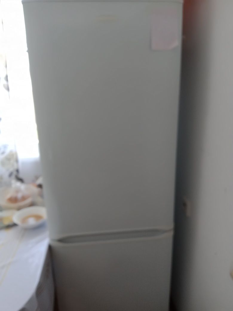 Самсунг стиральная машина ECO BABLE  и холодильник Бирюса, газ.плита