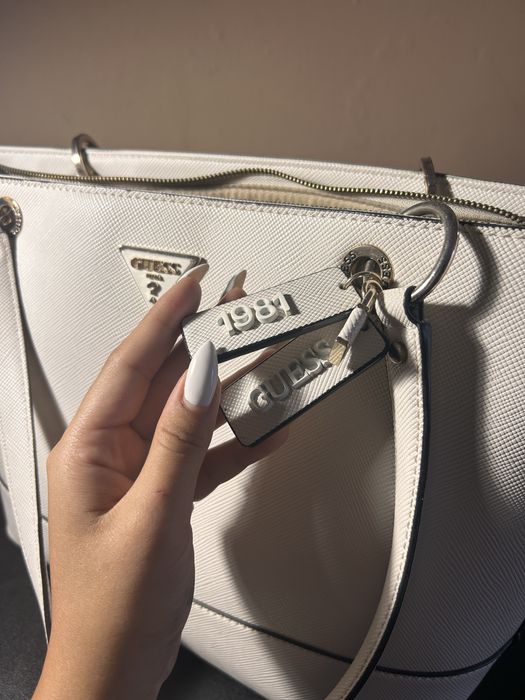 Дамска чанта Guess