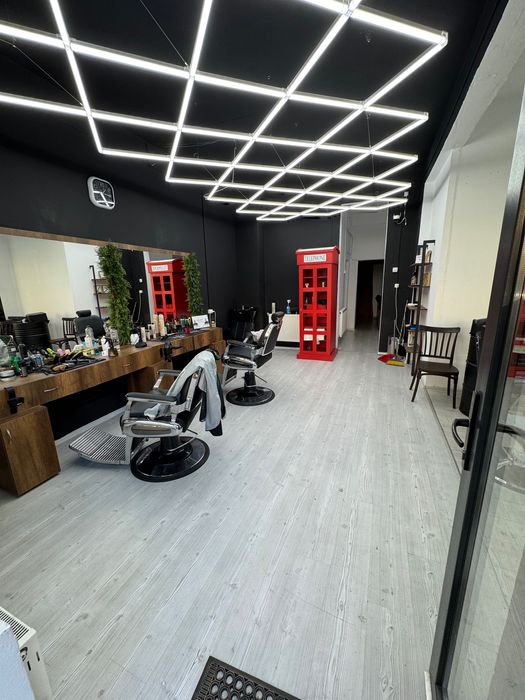 Inchiriez camera in salon de infrumusetare