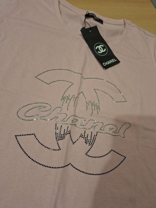 Блузка Guess и тениска Love Moschino Eлек Moncler