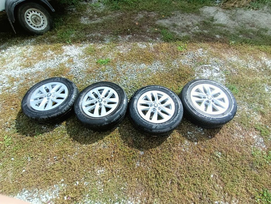 Vând roti cu jante de Skoda Fabia și cauciucuri noi