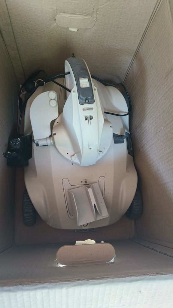 Robot piscina Manga Kokido cu defect